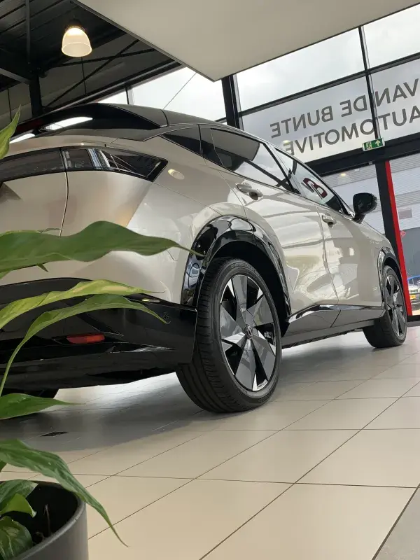 Showroom VDB automotive Harderwijk